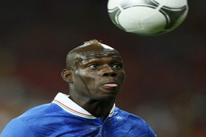 Media desak Balotelli...