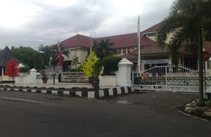 Ratusan mantan kuwu...