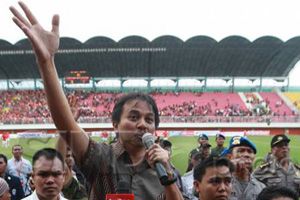 Upss.., Menpora Roy...