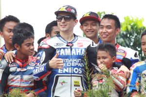 Marquez menang di Silverstone,...