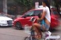 Ibu di China susui bayi...