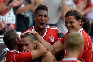 Muenchen angkat trofi...