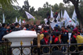 Buruh lumpuhkan Jalan...