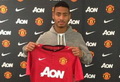 United dapatkan bek...