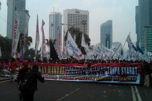 Massa buruh kepung Istana...