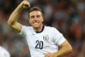 Lawan Moldova, Hodgson...