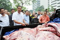 Oktober, harga daging...