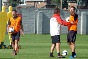 Steven Gerrard mendapat...