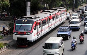 Railbus tak kunjung...