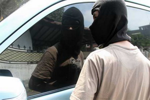 ABG nekat curi mobil