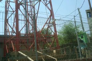 Warga tolak tower telekomunikasi...