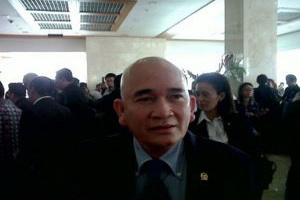 Akhirnya Ruhut ditunda...