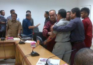Dua anggota DPRD Sulbar...