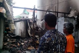 Bocah main korek api,...
