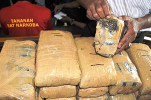 14 karung goni berisi...