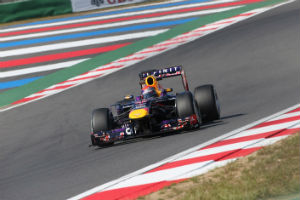 Vettel raih pole position...