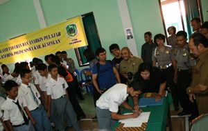 Pelaku penyiraman air...