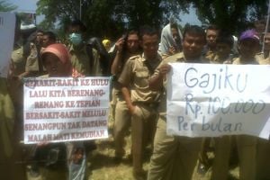 Ratusan guru PTT demo...