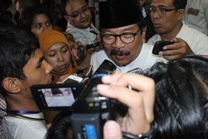 Rebutan Pulau Galang,...