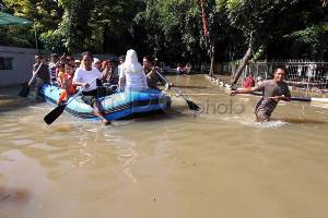Pariaman direndam banjir,...