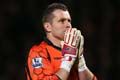 Shay Given tatap pintu...