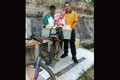Tukang peyek keliling...