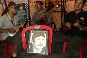 Mengenang sang maestro,...