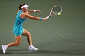 Stosur perpanjang rekor...