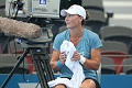 Stosur singkirkan unggulan...