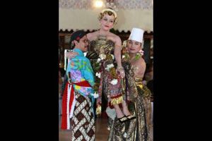 Kirab Agung putri Keraton...