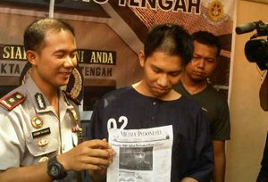 Mengaku sebagai jaksa,...