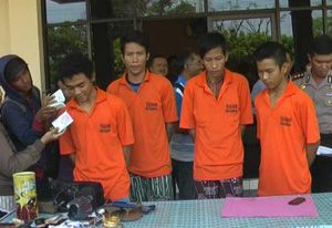 Kesal dengan orang tua,...