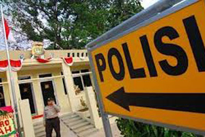 Pengamat curigai polisi...