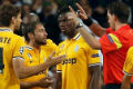 UEFA hukum wasit laga...