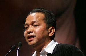 Soetrisno Bachir tebar...