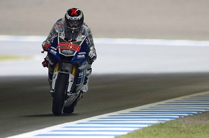 Lorenzo perpanjang nafas