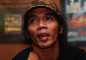 Slank: Penyiram vokalis...