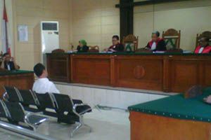 Divonis 1 bulan penjara,...