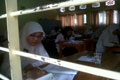 Puluhan petugas awasi...