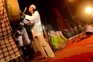 Selain obor, Depok gelar...