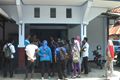 Di-PHK, puluhan buruh...