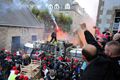 Bubarkan demo anti pajak,...