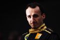 Kubica tutup pintu kembali...