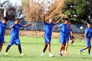 Arema relakan gerbong...