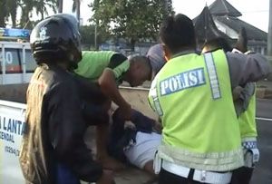 Bawa teman wanita ngebut,...