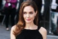Angelina Jolie usir...