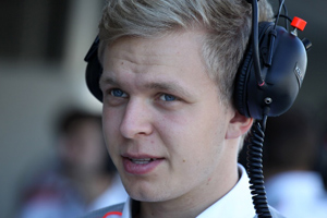 Magnussen resmi gantikan...