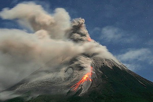 Merapi meletus keluarkan...
