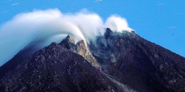 Erupsi Merapi munculkan...