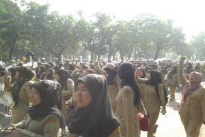 Ratusan dokter kandungan...